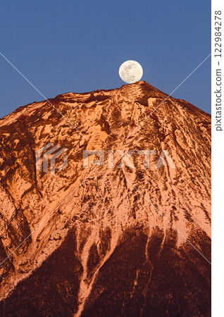 Spectacular view of "Rising Pearl Fuji" from Fujinomiya City (Benifuji) 122984278