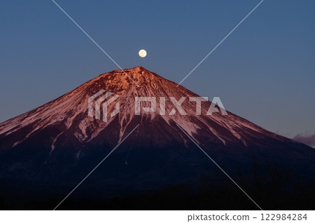 Spectacular view of "Rising Pearl Fuji" from Fujinomiya City (Benifuji) Spectacular view of "Rising Pearl Fuji" from Fujinomiya City (Benifuji) 122984284