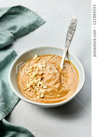 bowl of thai peanut sauce 122984315