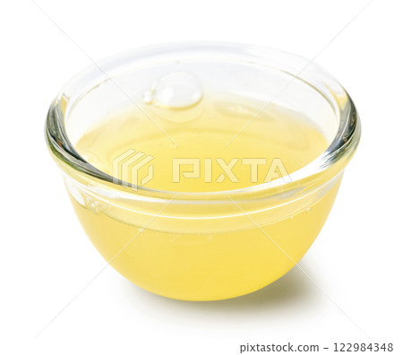 bowl of lemon juice 122984348