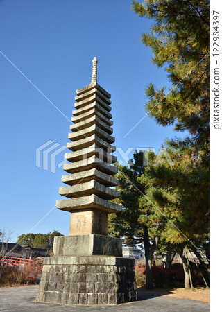Floating Island Thirteen-story Stone Pagoda (Tonoshima, Uji City, Kyoto Prefecture) 122984397