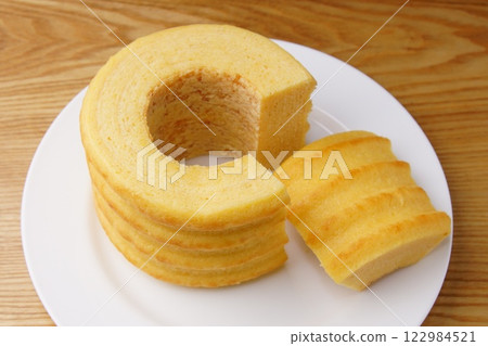 濕潤香甜的年輪蛋糕 122984521