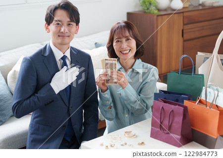 移動買家和客戶對二手商品的評估 移動買家和客戶對二手商品的評估 122984773