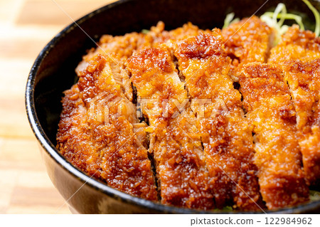 [食材] 醬汁豬排蓋飯 [當地美食] 122984962