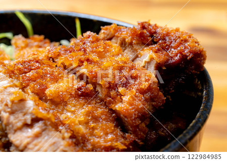 [Food ingredients] Sauce katsudon served in a bowl [Local cuisine] 122984985