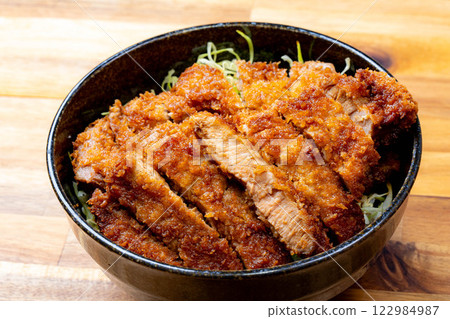 [Food ingredients] Sauce katsudon served in a bowl [Local cuisine] 122984987