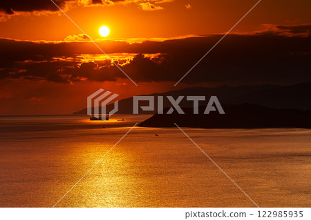 和歌山縣紀伊海峽的日落非常美麗。 122985935