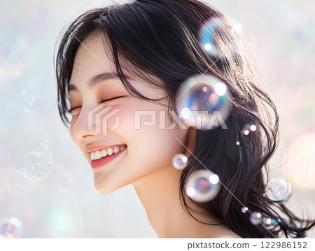有氣泡的女人的形象 122986152