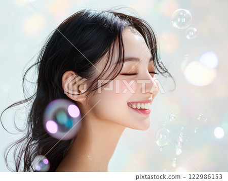 有氣泡的女人的形象 122986153