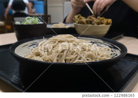 Zaru soba 122986165