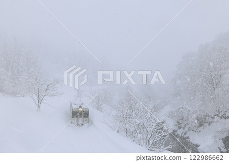 暴風雪中的唯見線 暴風雪中的唯見線 122986662