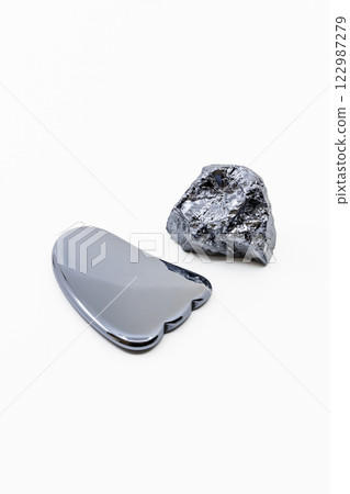 Terahertz kassa and terahertz ore on white background Terahertz kassa and terahertz ore on white background 122987279