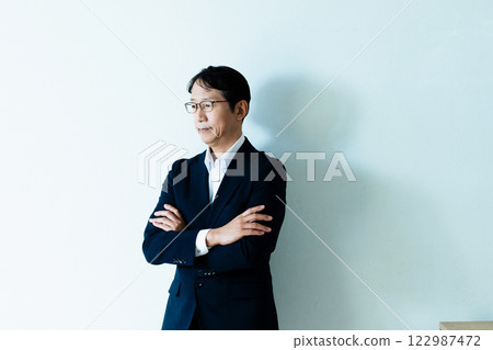 Middle-aged men who cannot get rid of fatigue Middle-aged men who cannot get rid of fatigue 122987472