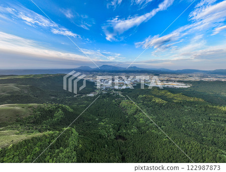 阿蘇山麓全景鳥瞰圖 阿蘇山麓全景鳥瞰圖 122987873