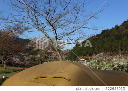 Spring camping, auto camping, Miyama thatched roof, Kyoto Prefecture Spring camping, auto camping, Miyama thatched roof, Kyoto Prefecture 122988025