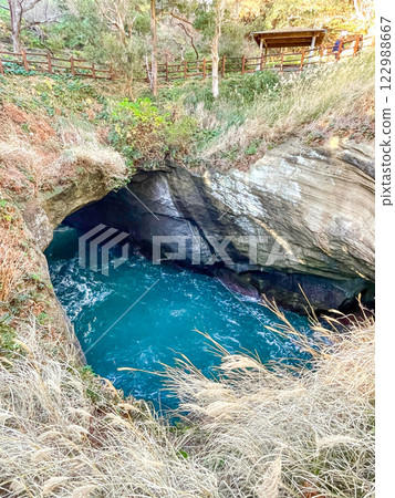Shizuoka/Nishiizu, Dogashima Tenmado Cave 122988667