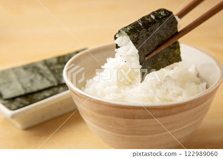 經驗豐富的紫菜海藻 122989060