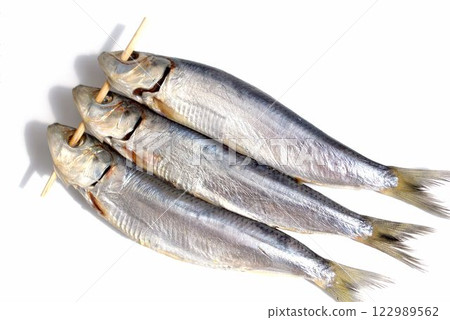 新鮮沙丁魚，串起來 122989562