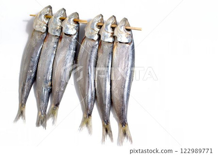 新鮮沙丁魚，串起來 122989771