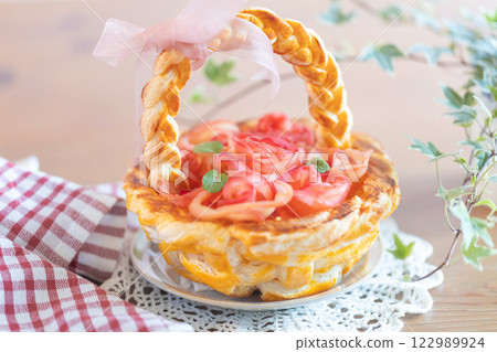 Rose Basket Pie 122989924
