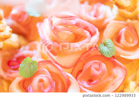 Rose Basket Pie 122989933