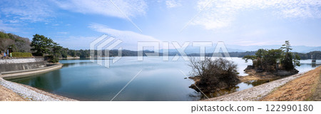 A panoramic view of Mannoike Pond, Japan's largest irrigation pond A panoramic view of Mannoike Pond, Japan's largest irrigation pond 122990180