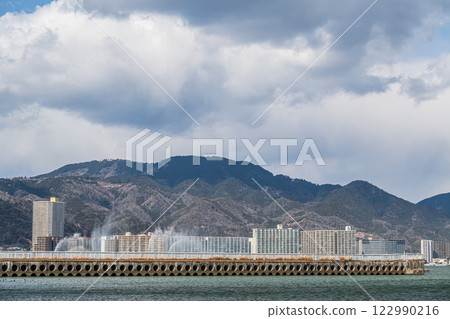 Winter scenery of Lake Biwa, view of Mt. Hiei, Lake Biwa Flower Fountain 122990216