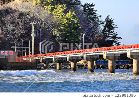 Yura Beach, White Waves, Hakusan Island 122991390