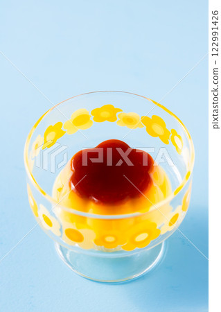 A glass pudding with a pop floral pattern and a Showa retro feel 122991426