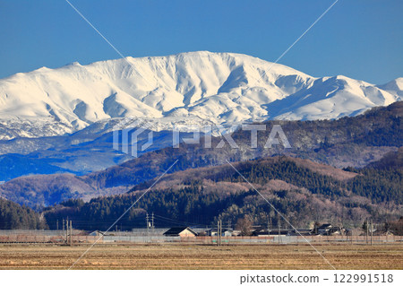 Shonai Plain in winter: Rural scenery Shonai Plain in winter: Rural scenery 122991518