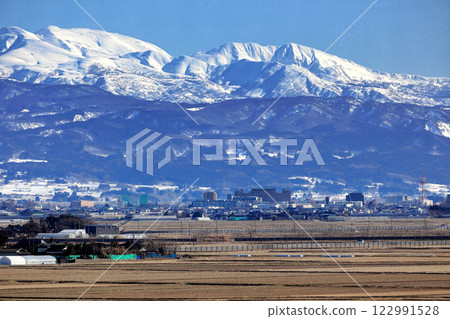 冬季的莊內平原：田園風光 122991528