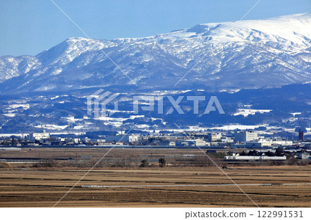 Shonai Plain in winter: Rural scenery Shonai Plain in winter: Rural scenery 122991531