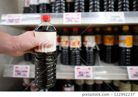 Choosing soy sauce 122992237