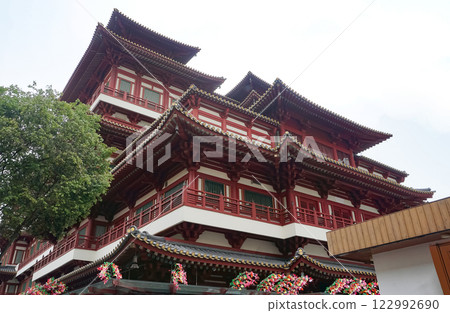 Buddha Tooth Relic Temple in Singapore, showcasing its intricate red architecture 122992690