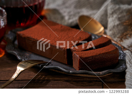 巧克力凍糕-濃鬱優雅的情人節美食 巧克力凍糕-濃鬱優雅的情人節美食 122993288