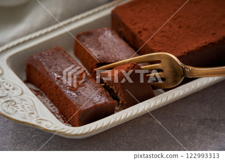 巧克力凍糕-濃鬱優雅的情人節美食 巧克力凍糕-濃鬱優雅的情人節美食 122993313