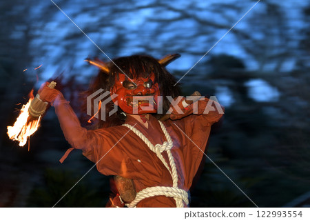 Demon pursuit ceremony at Noderayama Koenji Temple Throw a torch and pray for a disease-free life 122993554