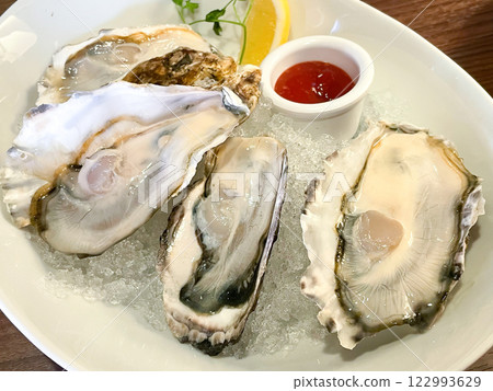 Fresh raw oysters 122993629