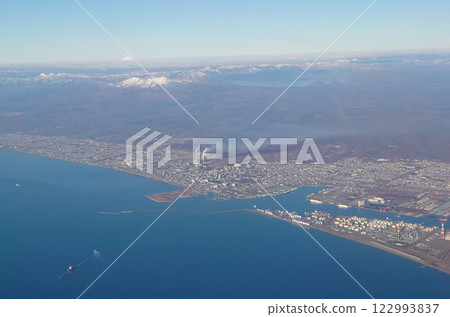遠處的苫小牧市、鸛前山、支笏湖、羊蹄山 122993837