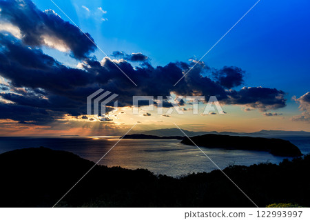 Beautiful sunset at the Kii Strait in Wakayama: the sky and sea near the horizon dyed golden and majestic sunset clouds③ 122993997