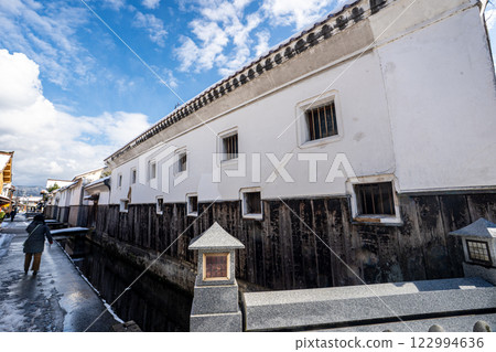 Stroll through the white-walled storehouses of Kurayoshi City 122994636