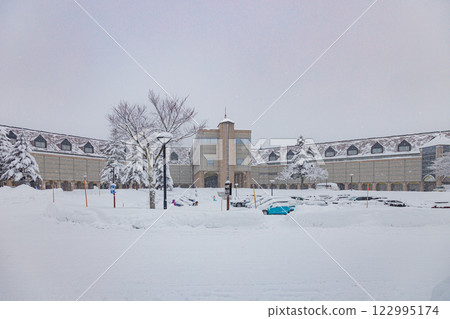 The exterior of the snowy Urabandai Lake Resort 122995174