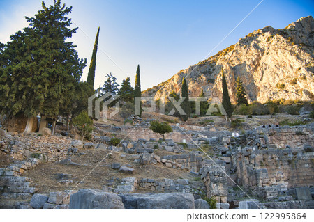 德爾斐希臘古代遺址的景色 122995864
