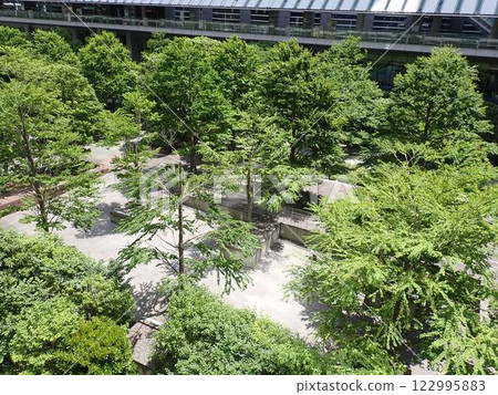 品川車站前商業區的綠色公園 品川車站前商業區的綠色公園 122995883