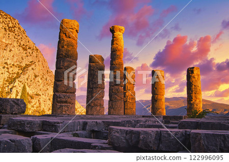 View of the Greek ancient ruins of Delphi 122996095