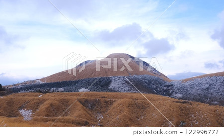 Snow-covered Mount Aso, Mount Kishima 1 122996772