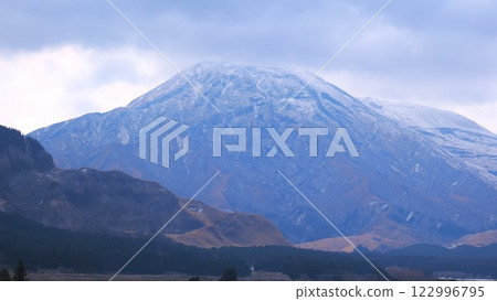 從阿蘇山外緣眺望阿蘇山 2 從阿蘇山外緣眺望阿蘇山 2 122996795