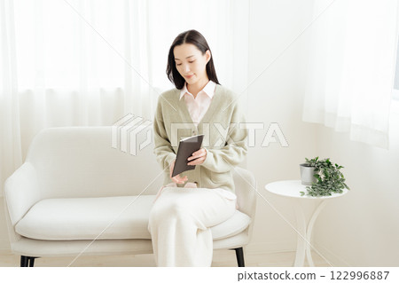 Businesswoman rereading her notes 122996887