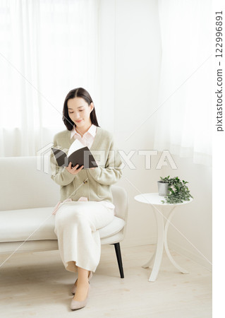Businesswoman rereading her notes 122996891