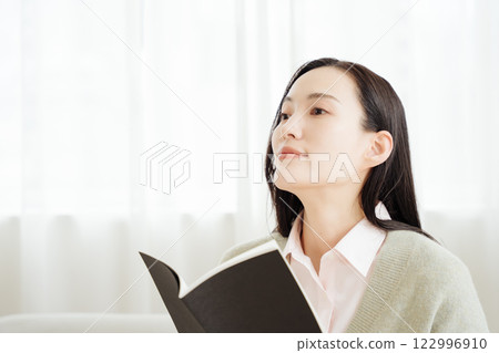 Businesswoman rereading her notes 122996910